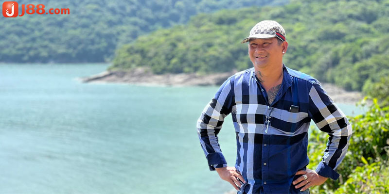 Mít Trà Cú cùng chiến kê của mình lên ngôi vô địch trong trận đá gà 24 tỷ